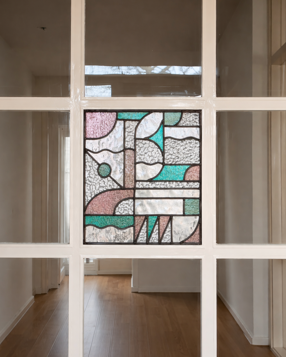 Geometrisch glas-in-loodraam in blauw en paarse tinten